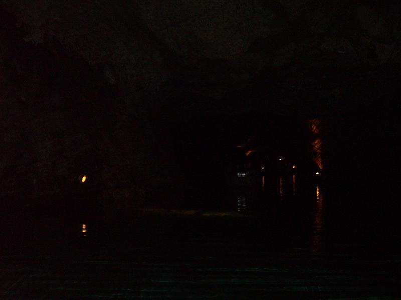 S5006930.JPG - Abstecher in den Untergrund - lac souterrain in Saint Leonard bei Sion